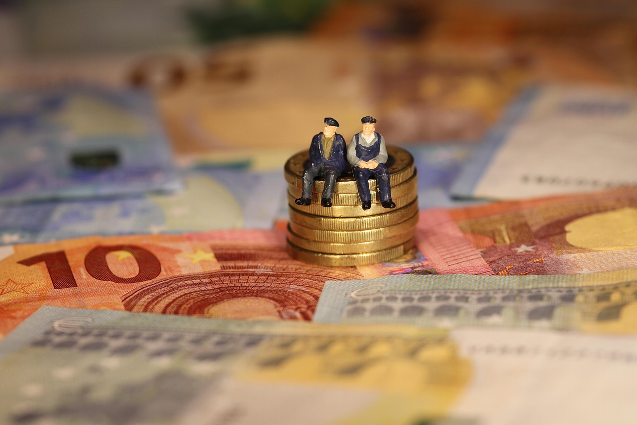年金保険の見直しにおける判断基準は何ですか？
